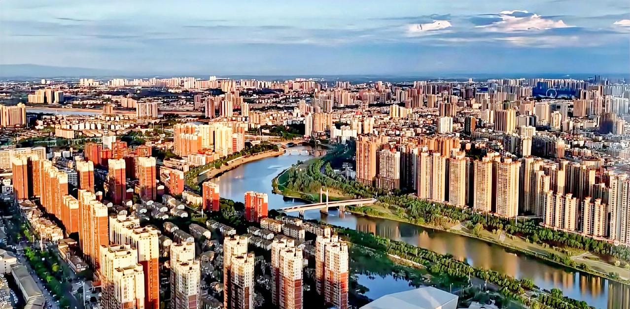看看衡阳市有些地方的城建，感觉还不如广东的一些镇。人家一个镇都搞得像个地级市似的