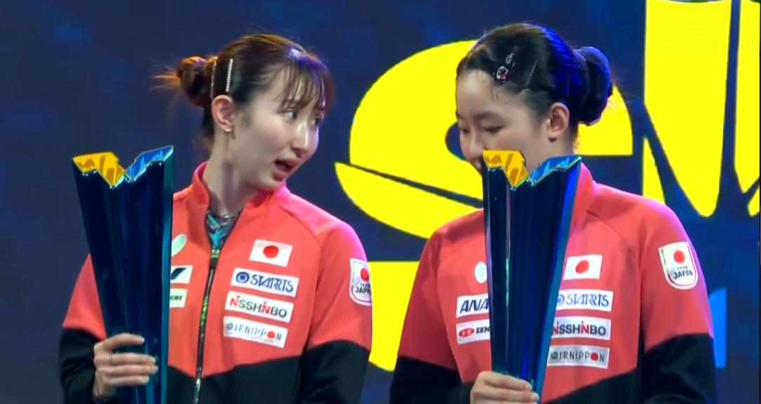 早田希娜：大满贯就是不一样哈，没想到女双冠军奖杯这么沉！
张本美和：听说女单的奖