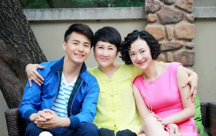 张凯丽郭麒麟新剧演母子 张凯丽演了半个娱乐圈的妈妈笑料与共鸣齐飞！张凯丽和郭麒麟