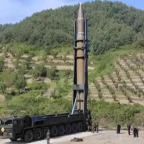 朝鲜试射的洲际导弹飞行 7000 公里精准落入预定海域，射程覆盖美国关岛基地，韩