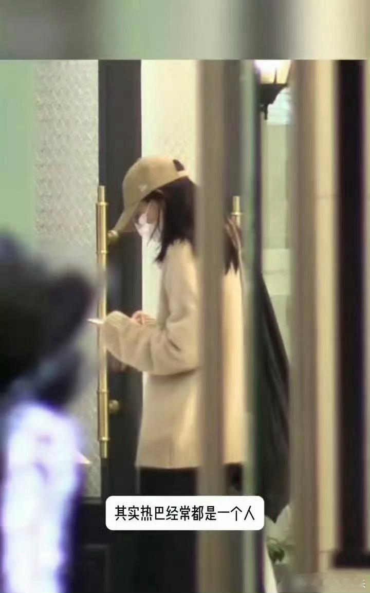 迪丽热巴回京后独自去做美容说实话，看热搜第一反应不是“哇明星美容”，而是觉得有点