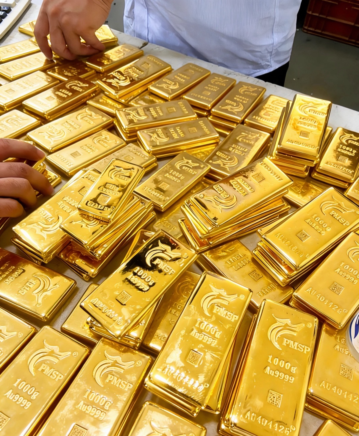 黄金黄金已经涨疯了，破千指日可待！之前就和你们说过，黄金只要跌就可以入，怎么样，