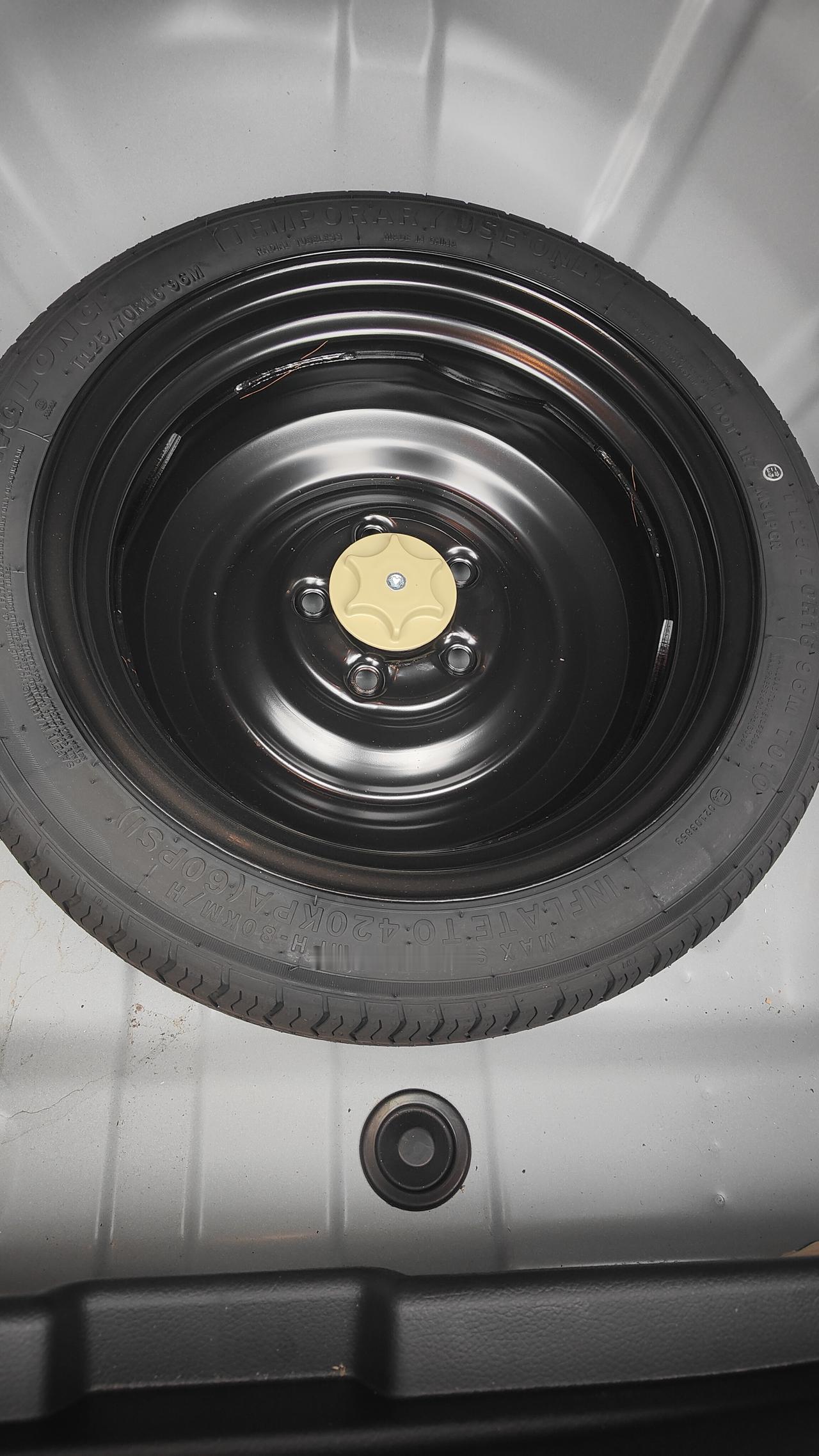 我想知道用备胎的时候
是直接装上去用呢
还是先打气了再用呢