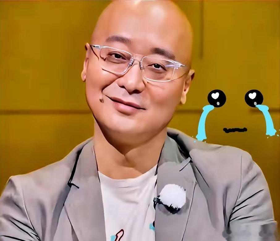 现在再回头看这个笑，我浑身起鸡皮疙瘩。当初都说他瞧不起邓莎，是不屑，是傲慢。现在