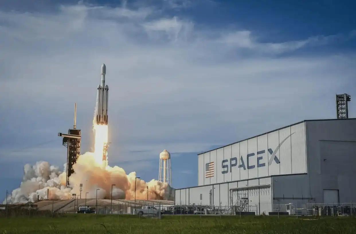 当地时间5月20日，SpaceX向美国证券交易委员会（SEC）递交IPO文件S-