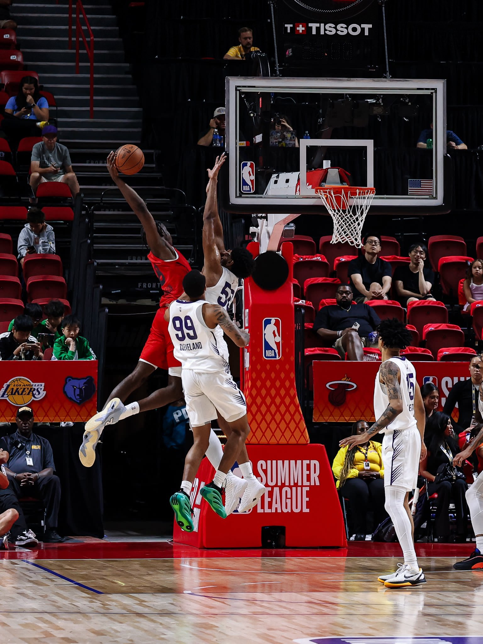 今天NBA夏季联赛公牛这场比赛看了，凯勒布·威尔逊表现一般般。毕竟第二场对手开始