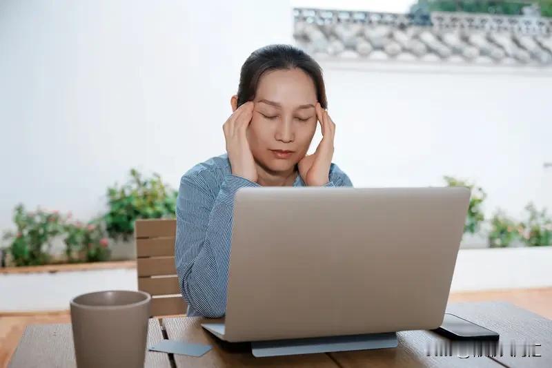 累到极致的感觉真不好受。之前连续加班一周，每天工作超12小时，整个人就像被抽干能