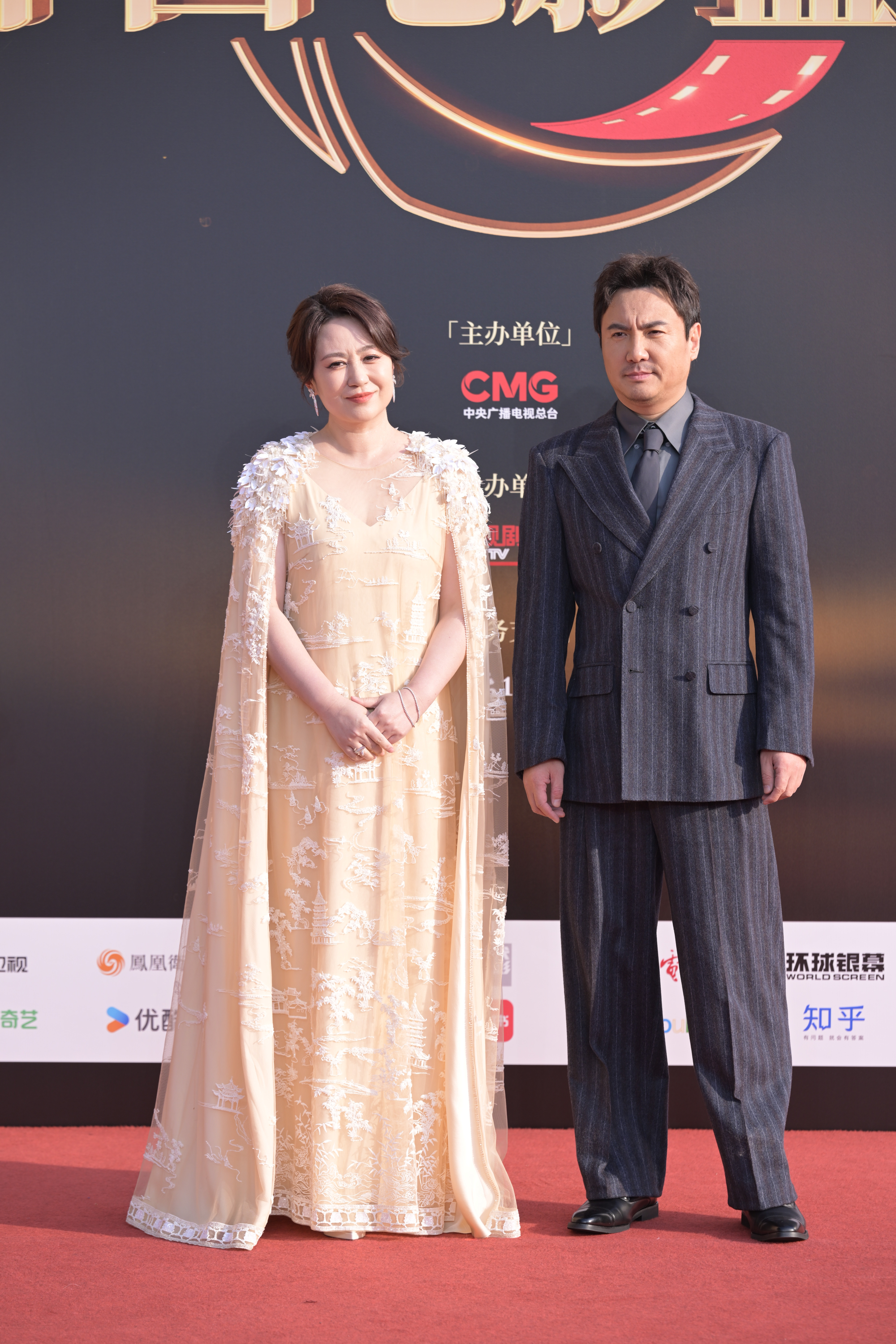 沈腾马丽一起走红毯 沈腾、马丽合体亮相CMG盛典红毯，哇塞~ 