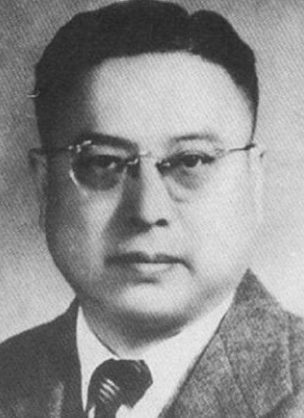 1949年，黄竞武被捕，敌人见他不屈服，就把他活埋。当泥土将他全部埋没时，敌人正