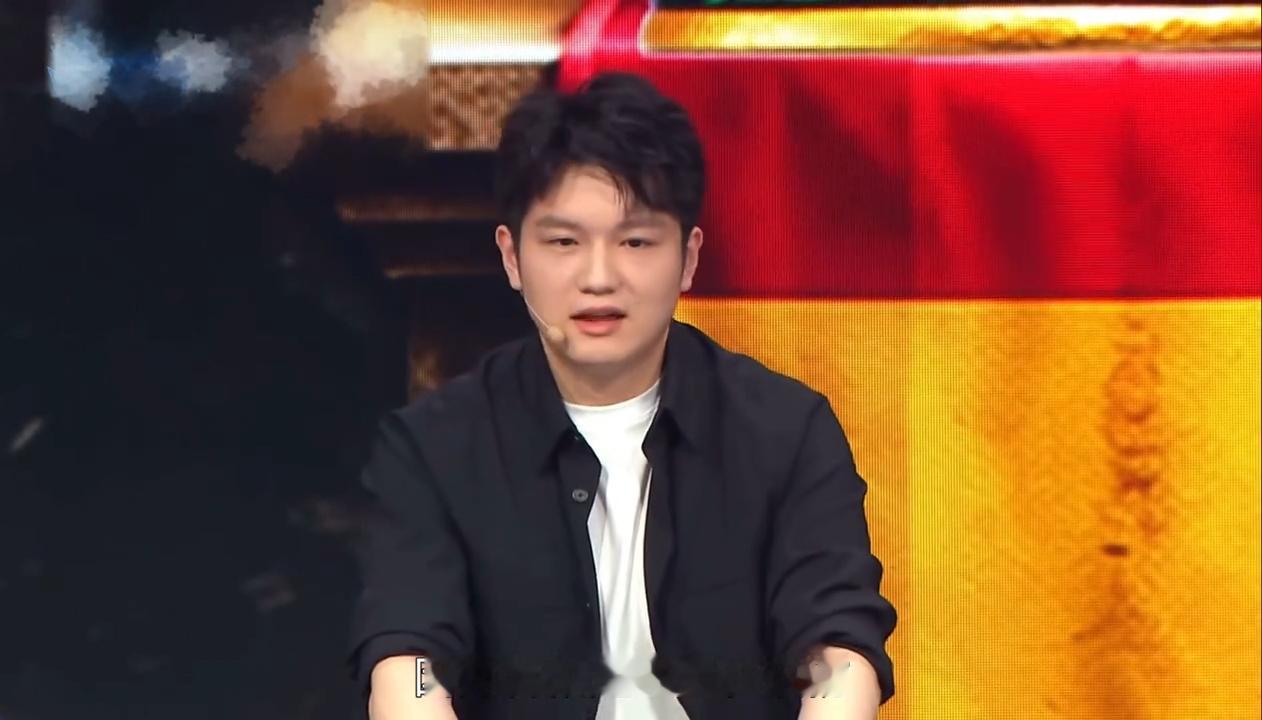 樊振东说阿根廷犯规后围着裁判聊天樊振东在世界杯决赛解说中直言“每次犯规以后围着裁