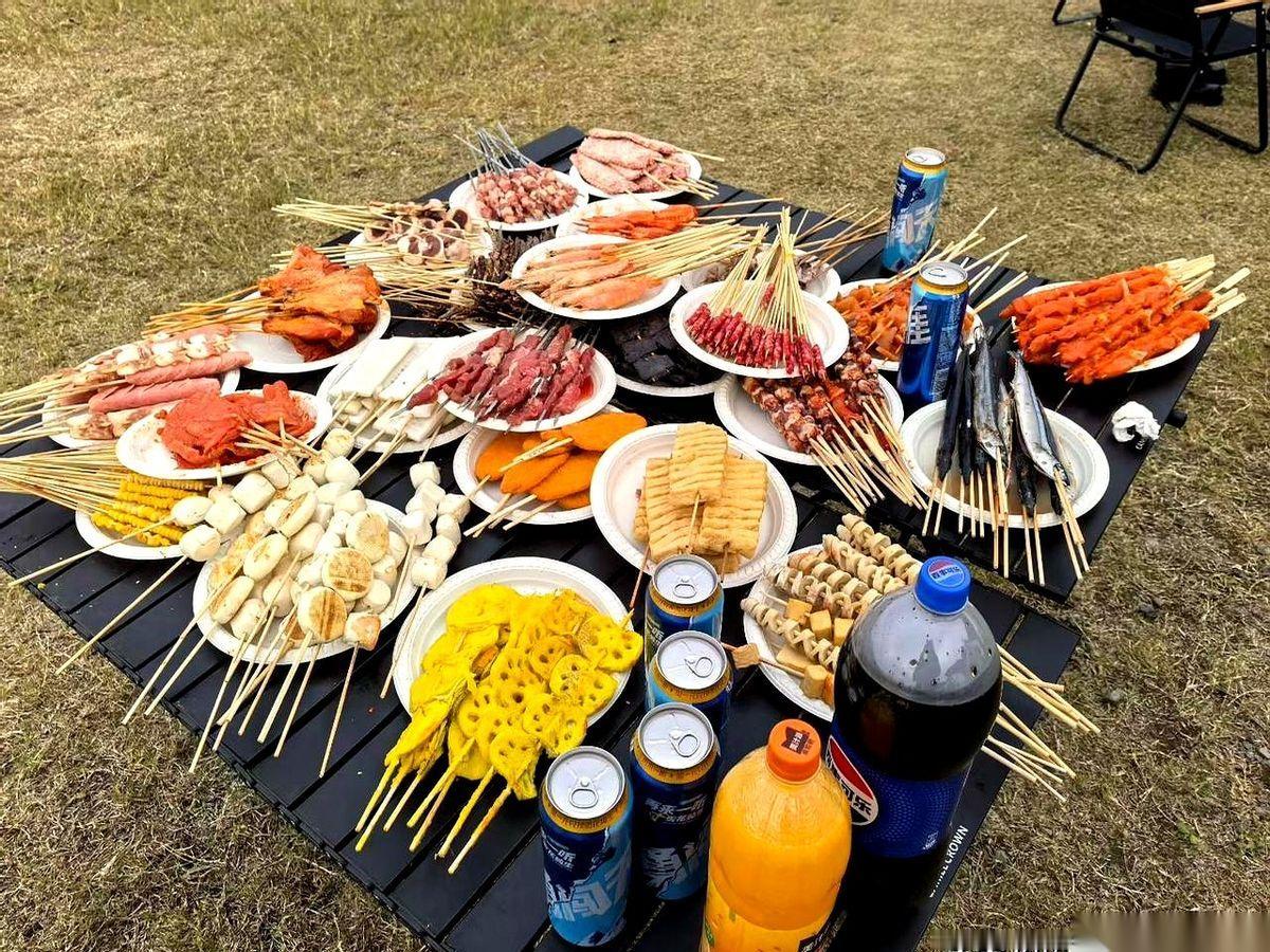 别再给自己画养老的大饼了，什么环游世界，什么安享晚年，听着就虚。
今天听俩四川阿