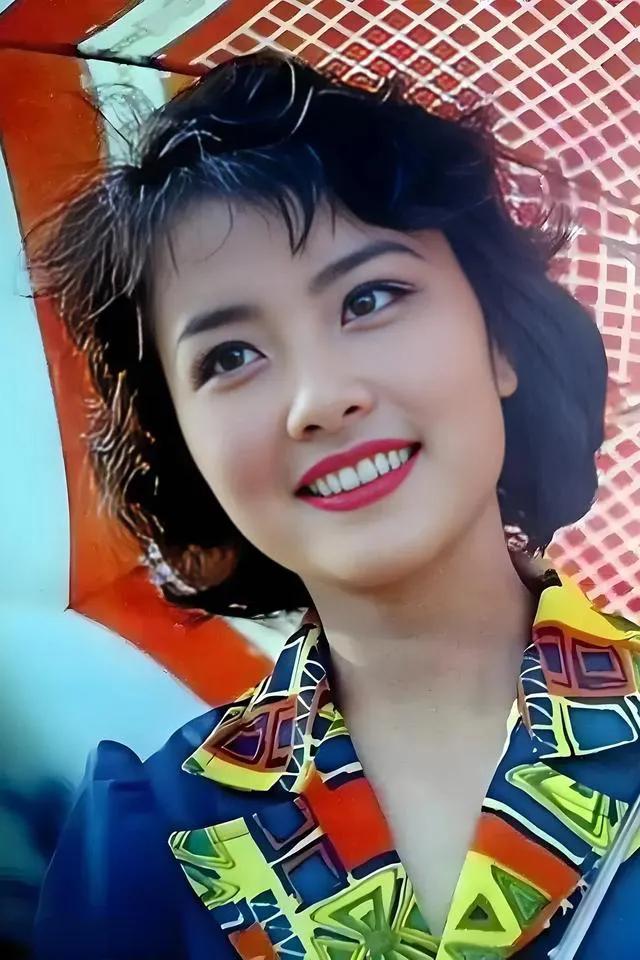 赵娜，80年代的女神，曾经和田华、斯琴高娃合作出演《许茂和他的女儿们》，后来在北