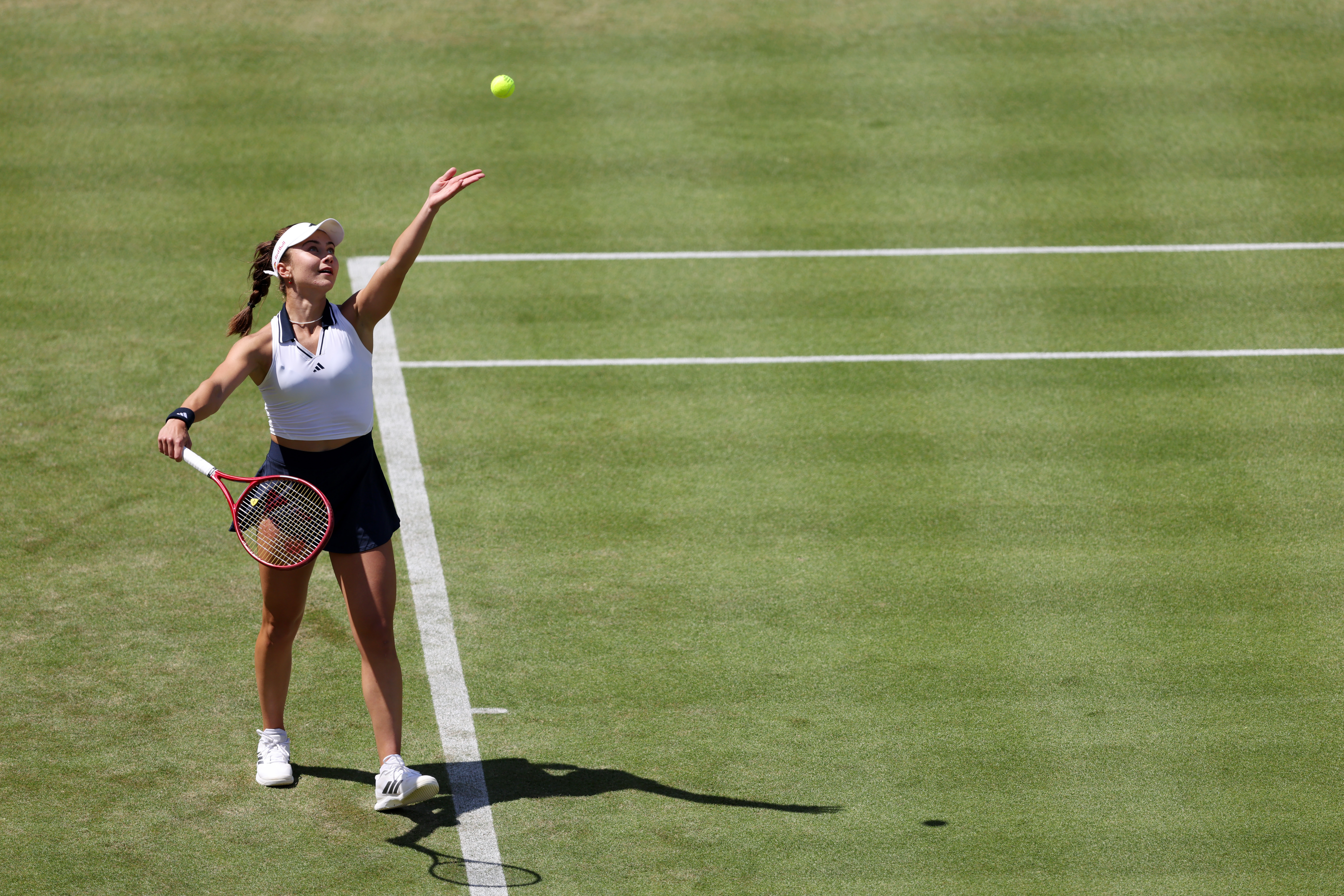 约维奇赛季双杀伊埃拉WTA500伦敦站第二轮，6号种子约维奇以6-2 6-2横扫
