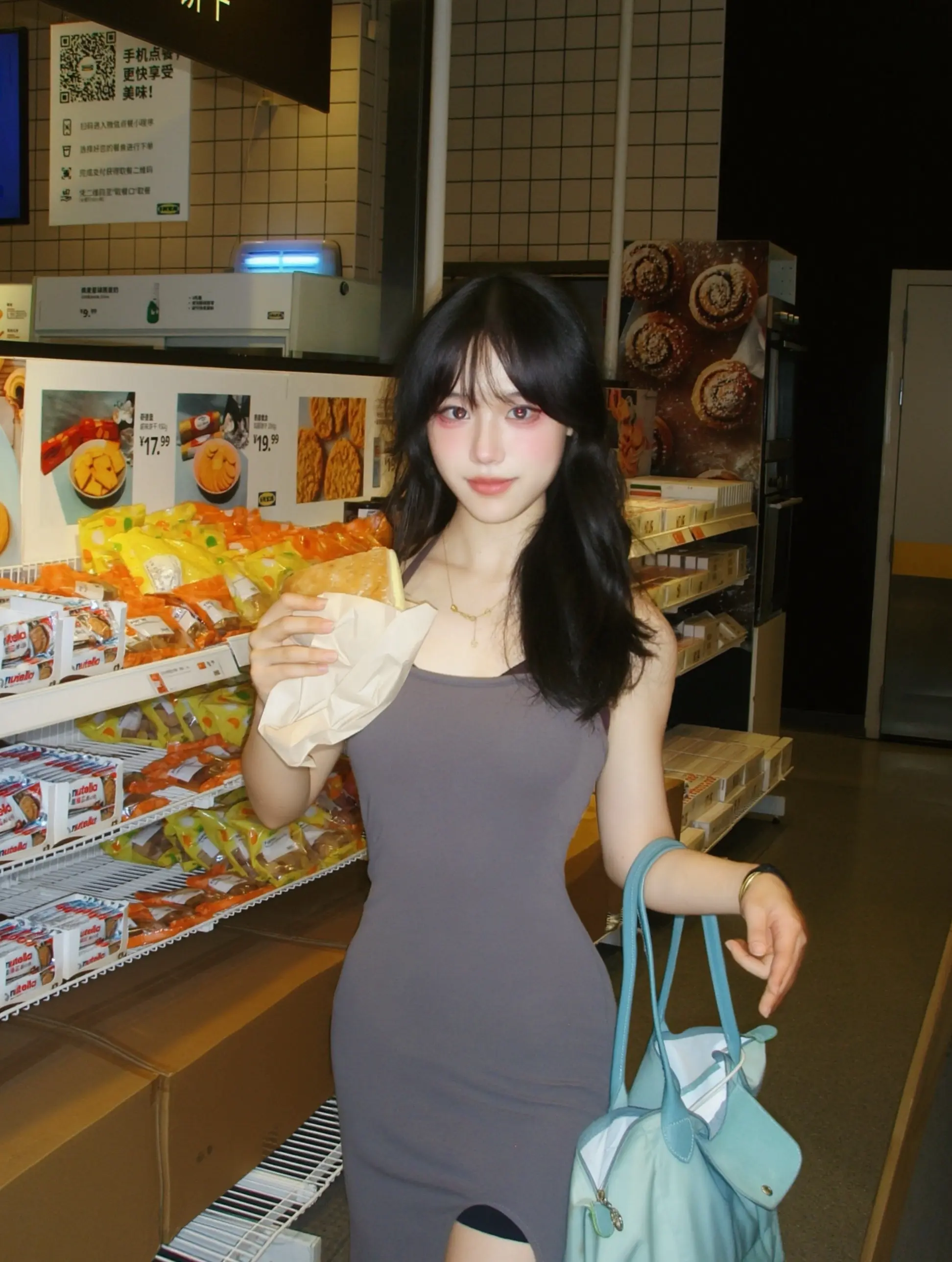 我常感叹人与人之间的关系如枯叶般易碎。