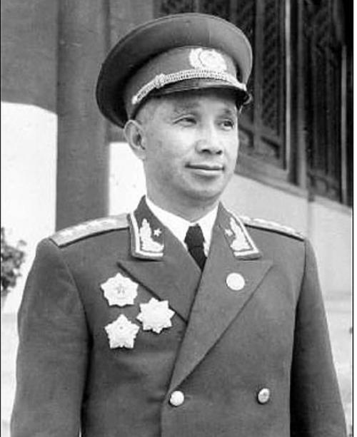 1958年王必成带头批判粟裕，会后贺龙感叹：王必成可深信、可深交！
1958年可