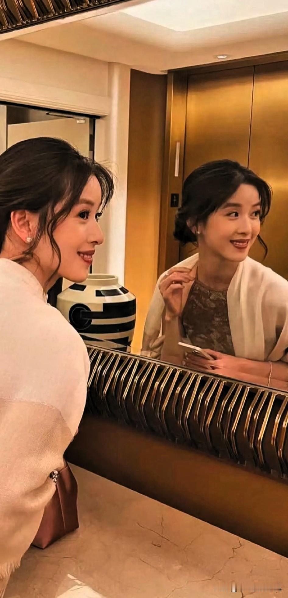 大家可别小看了章泽天，这小女人的野心可不止当个京东老板娘这么简单。要不然，她近几