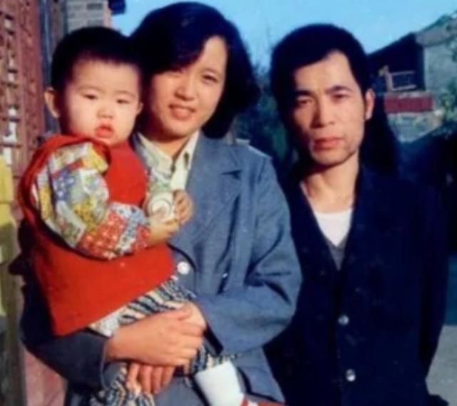 1981年，梁晓声经人介绍与北京姑娘焦丹相亲，谁知一见面梁晓声就对焦丹说：“我每