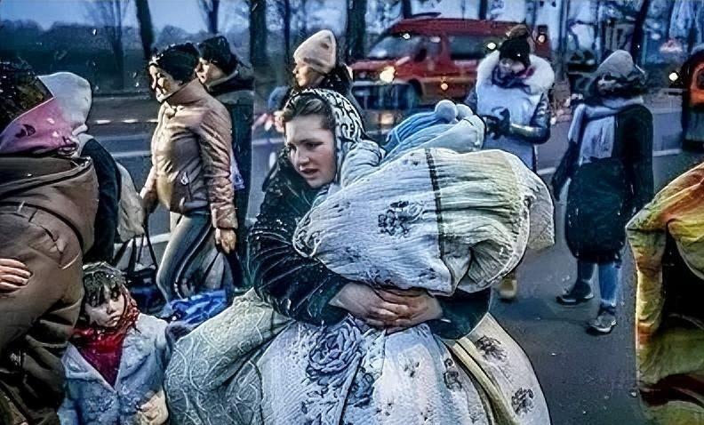 快讯！快讯！最新消息波兰对乌克兰支持率暴跌11月10日，据彭博社报道，波兰社会对