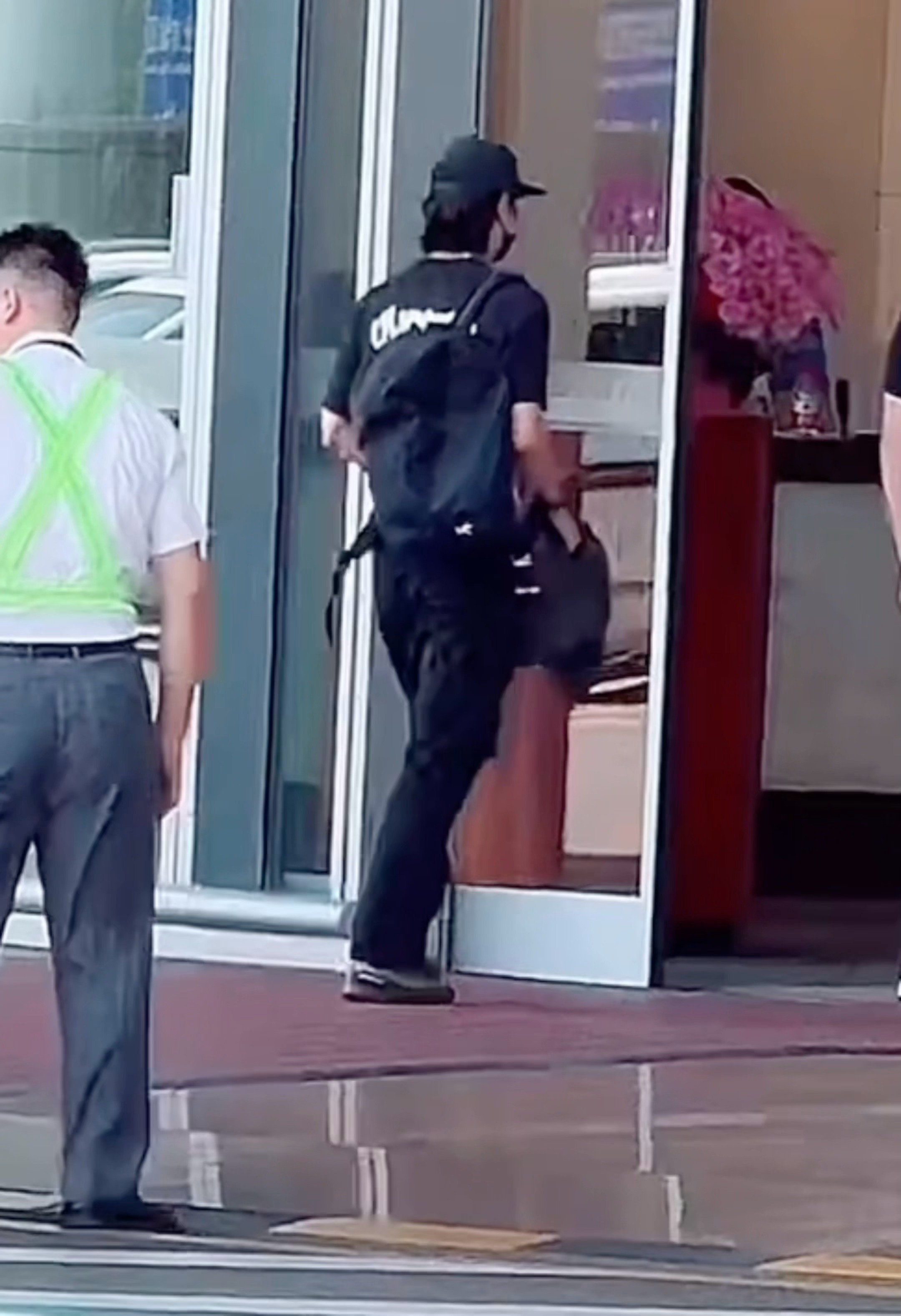 一博还是长头发… 