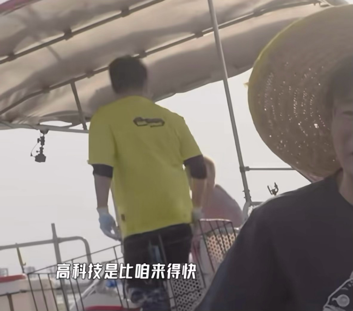 鹿晗哈哈哈哈哈 一个急刹🤣调皮 