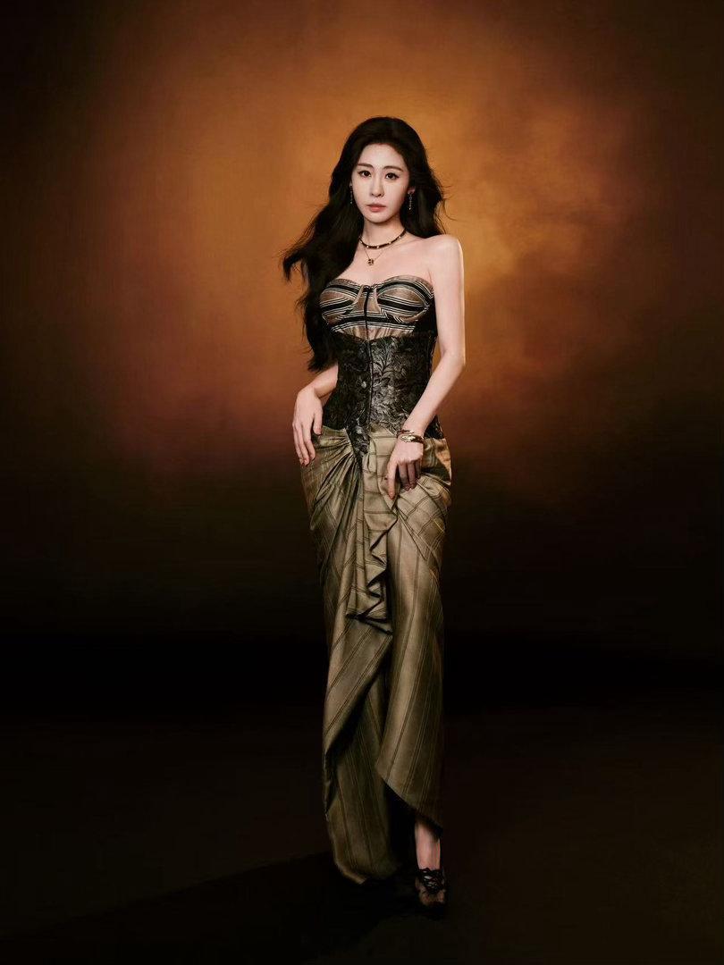 侯明昊张碧晨合唱歌曲炙光上线张碧晨侯明昊献唱雀骨炙光 张碧晨的声音真的太适合这种