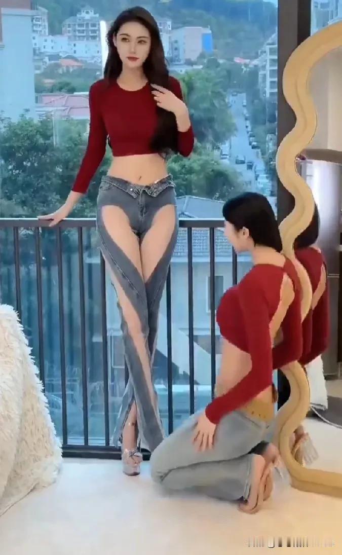 这款设计真棒，前后开口既方便穿脱又显身材。如果能再在拉链位置开个心型口，那就更完