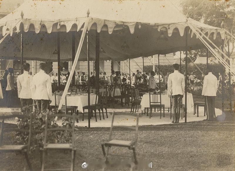 王室王室泰国王室暹罗往事 老照片：1924年8月10日，拉玛六世和最后一位妻子苏