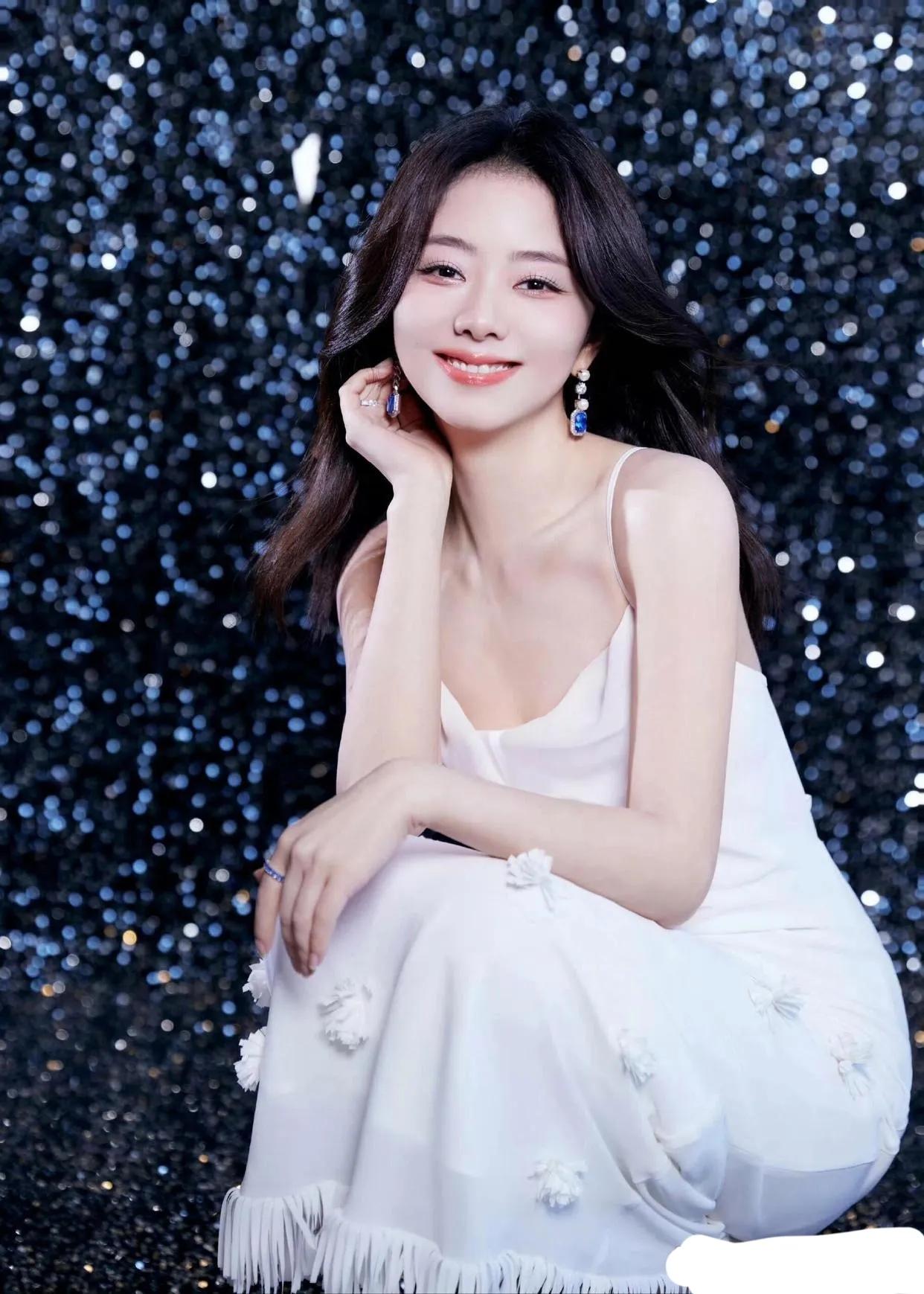 谭松韵，月光下的绝美仙子