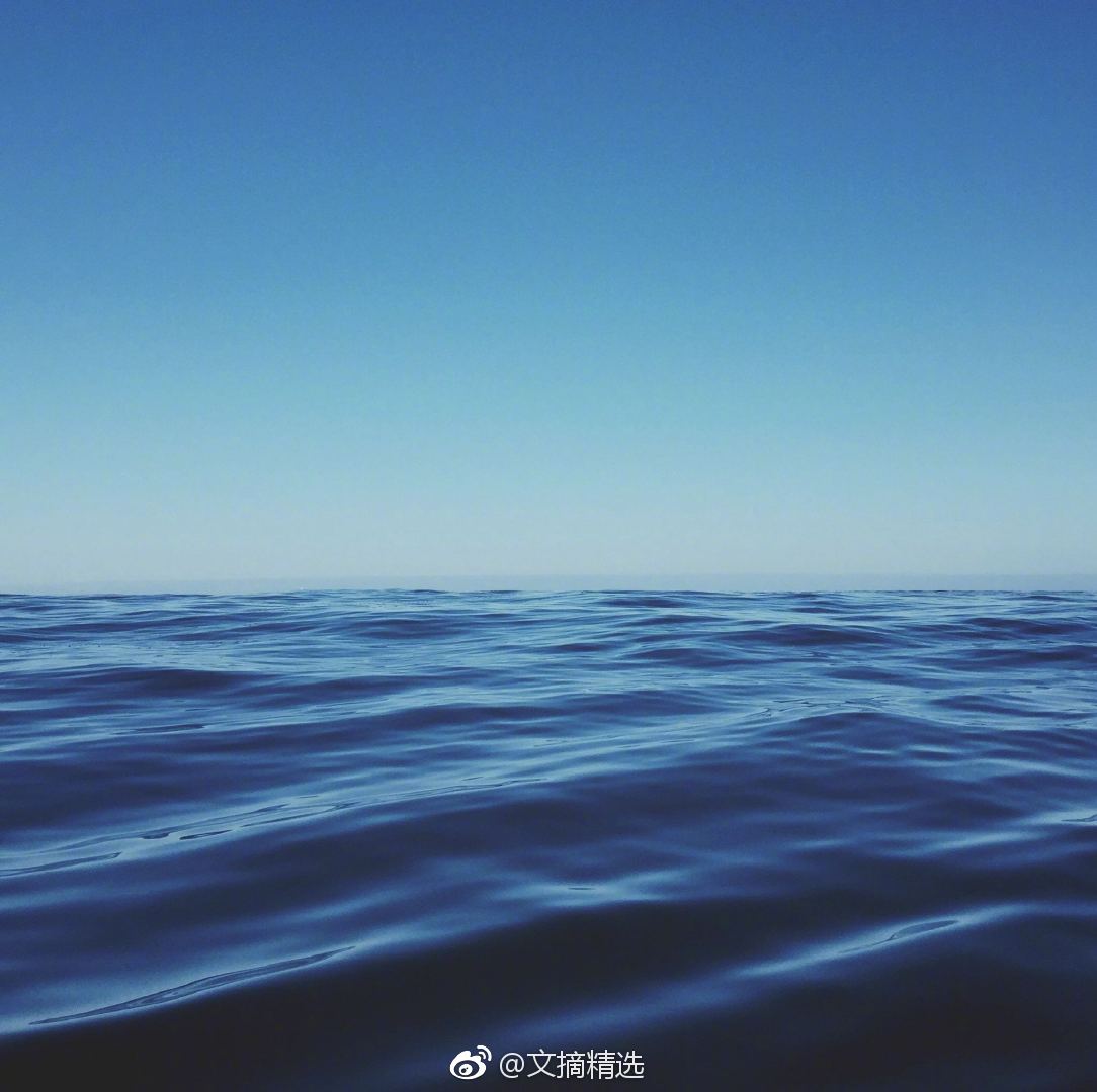 做人像水，做事像山。做人尽量往低处走，让着别人，遇见利益和名声尽可能往下退，给自