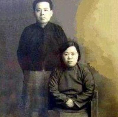 1914年，作家张恨水被迫结婚，他嫌弃妻子貌丑，却经常和妻子同房。不久后，妻子怀