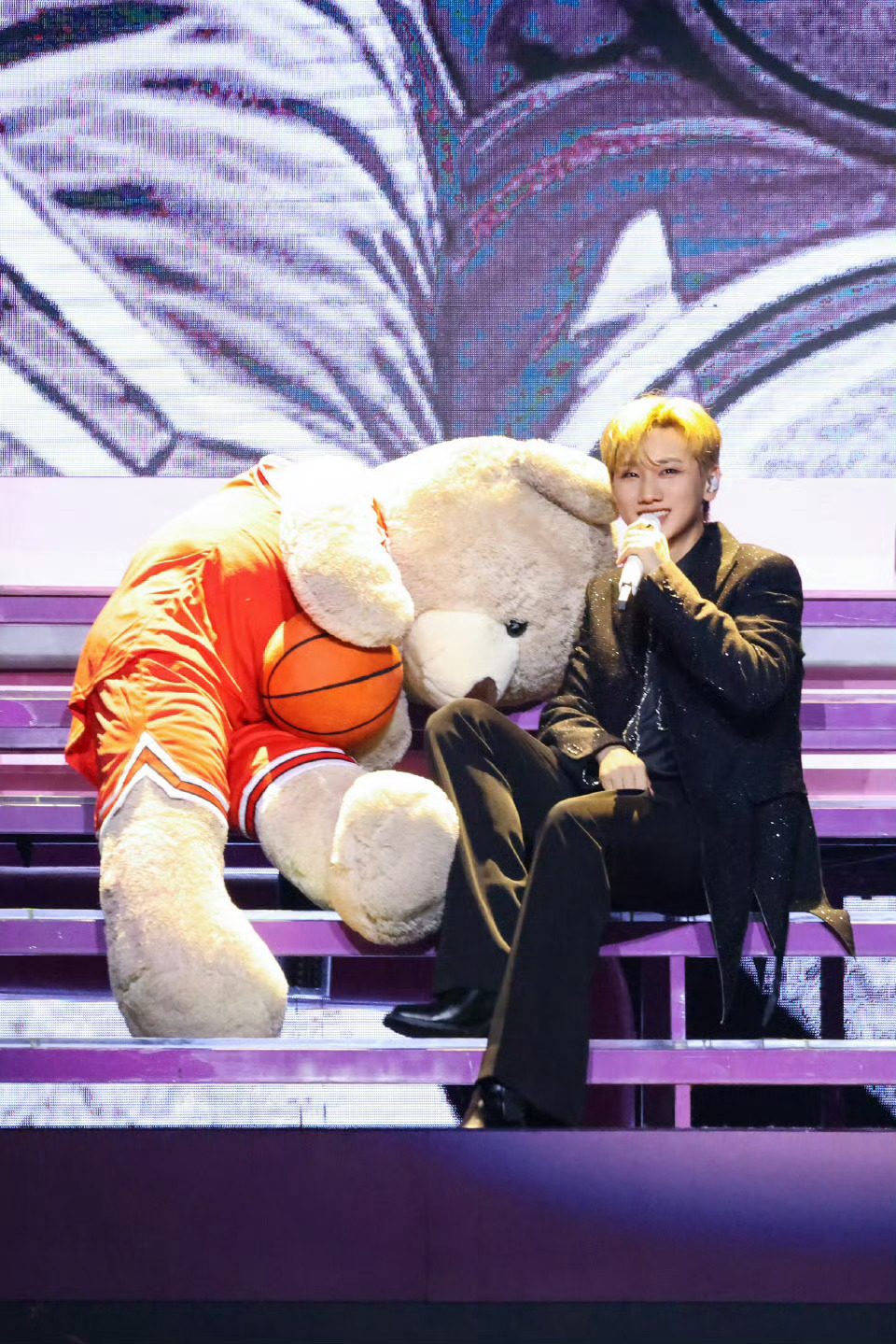 #汪苏泷朋友圈是早C晚E# 汪苏泷最近的状态怎么也陷入了早C晚E呢？真的有被真实