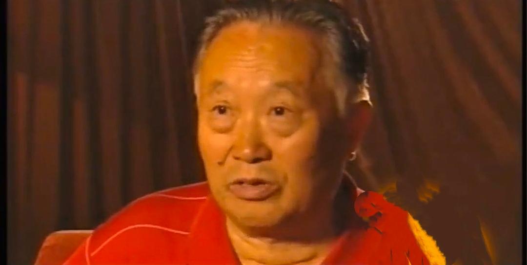 周福明讲述如何到毛主席身边工作的，一块毛巾被打了七十三个布丁，衣服都得自己买。