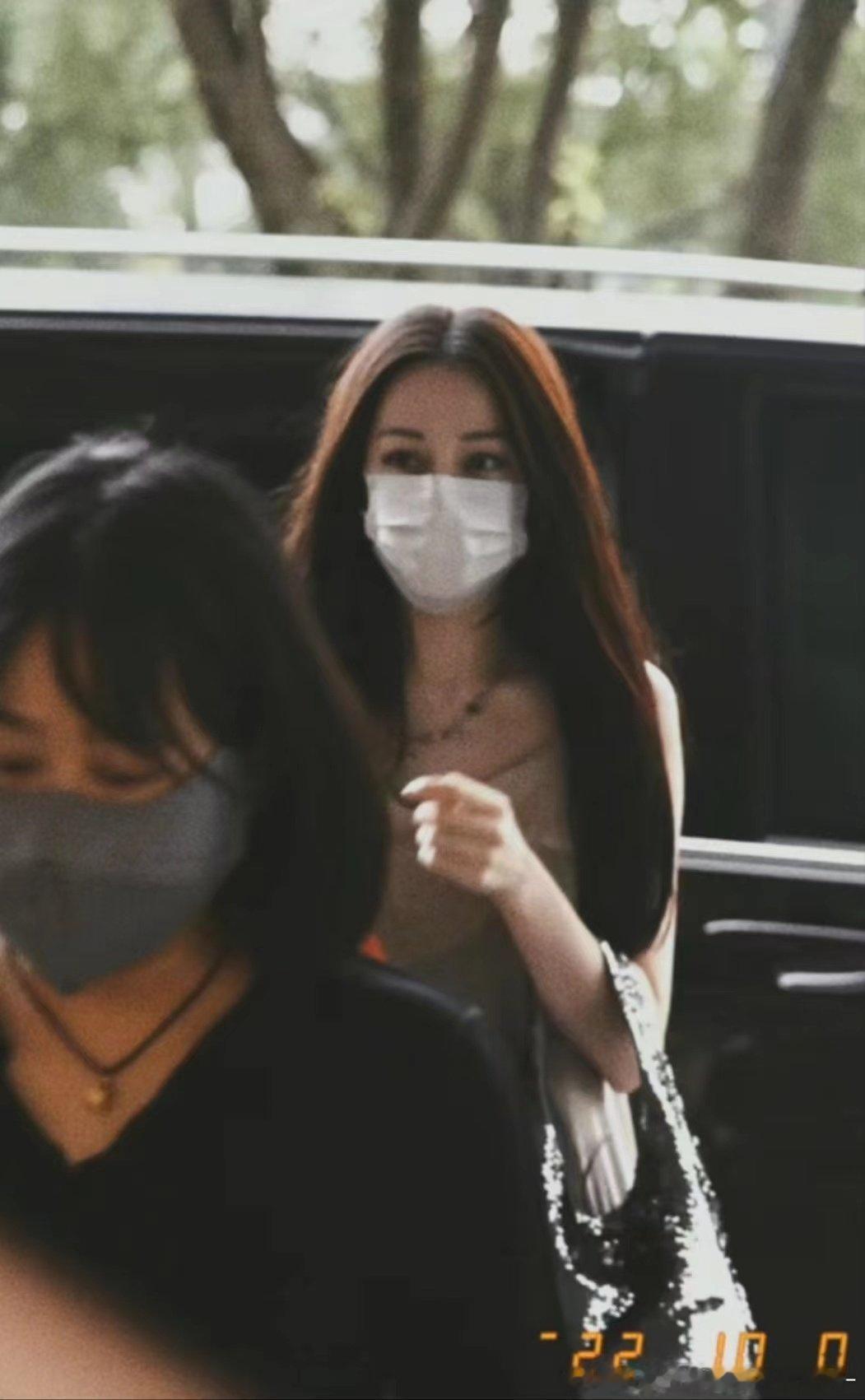 迪丽热巴 “看看这些怀有美好梦想的年轻人，对未来无所畏惧，会从他们身上再度点燃自