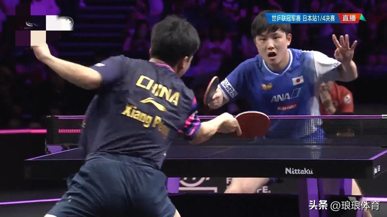 【向鹏赢下第三局2-1领先】
向鹏第二局以6-11输掉，原因是站位有点远离球台，