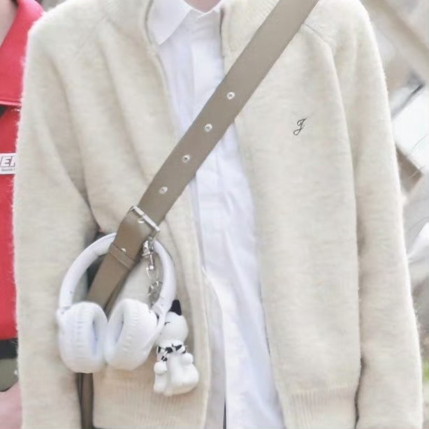 言言这天摘书包也把头困住了一下呜呜呜呜根本没长大 ​​​
