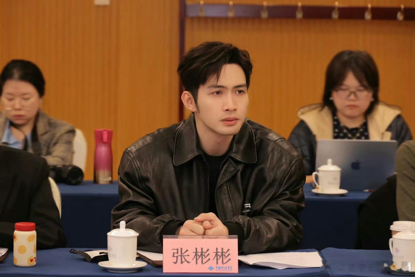 张彬彬演活秦南，剧外称要让角色有温度，言行一致超靠谱，这样的好演员太圈粉！ 