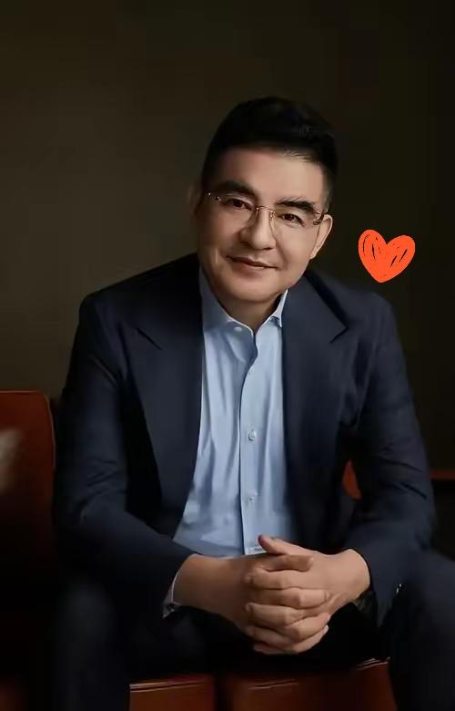 刷到陈光标，
很多人第一反应是：
这人到底有多少钱？每年几千万上亿地捐，汶川地震