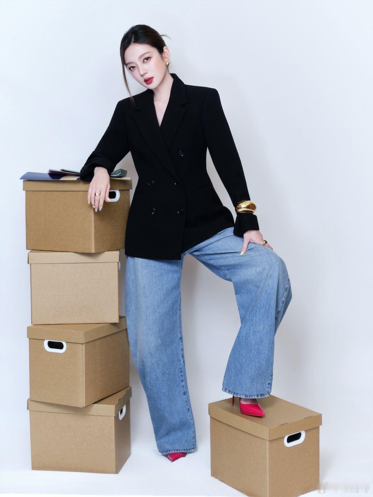 何瑞贤 美了笑了舞了嗓子哑了何瑞贤线下甜度拉满！状态超好颜值抗打，拿话筒嗓子哑了