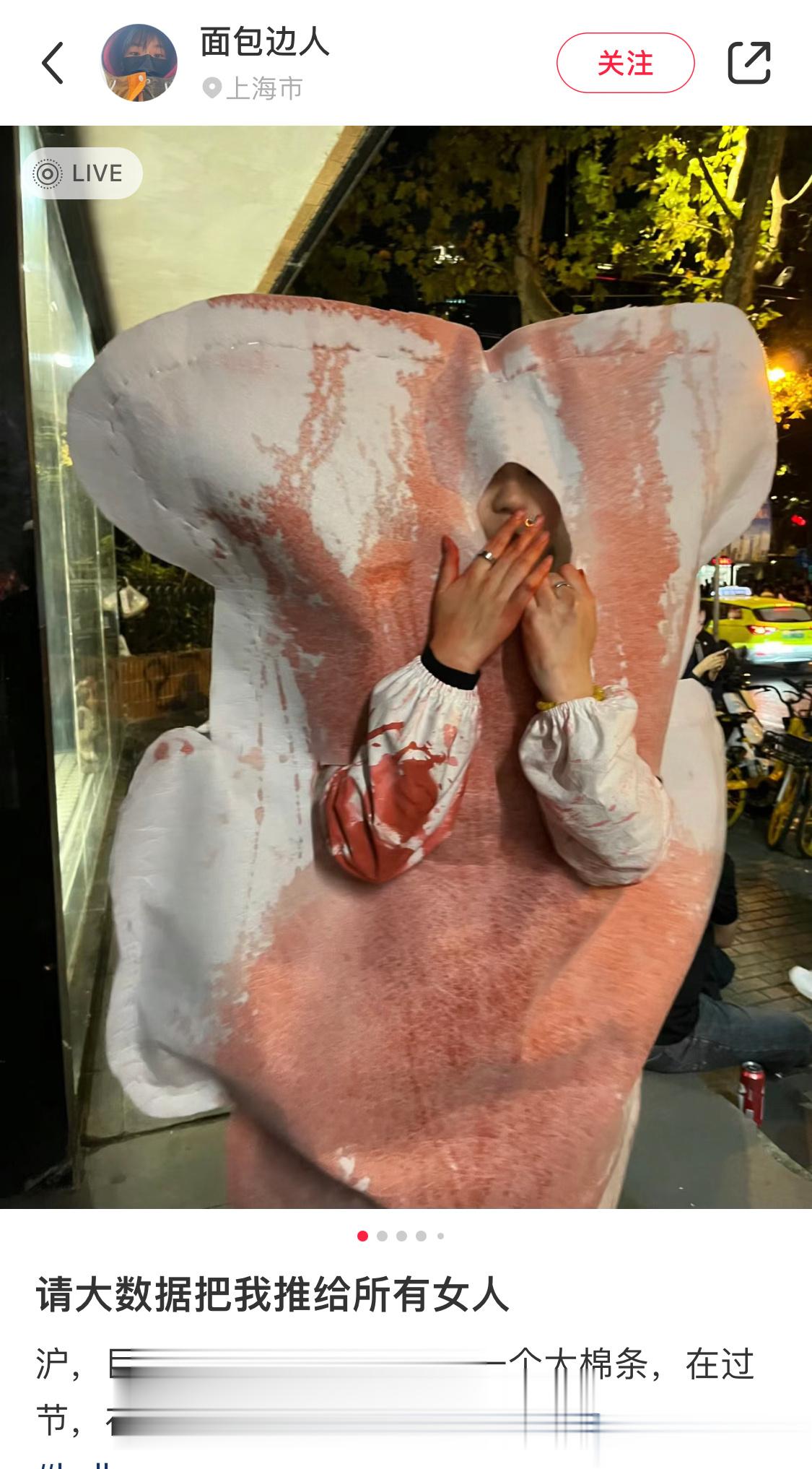 路上行走的巨大卫生巾和棉条[爱你][爱你][爱你]几乎所有的电视广告都使用蓝色液