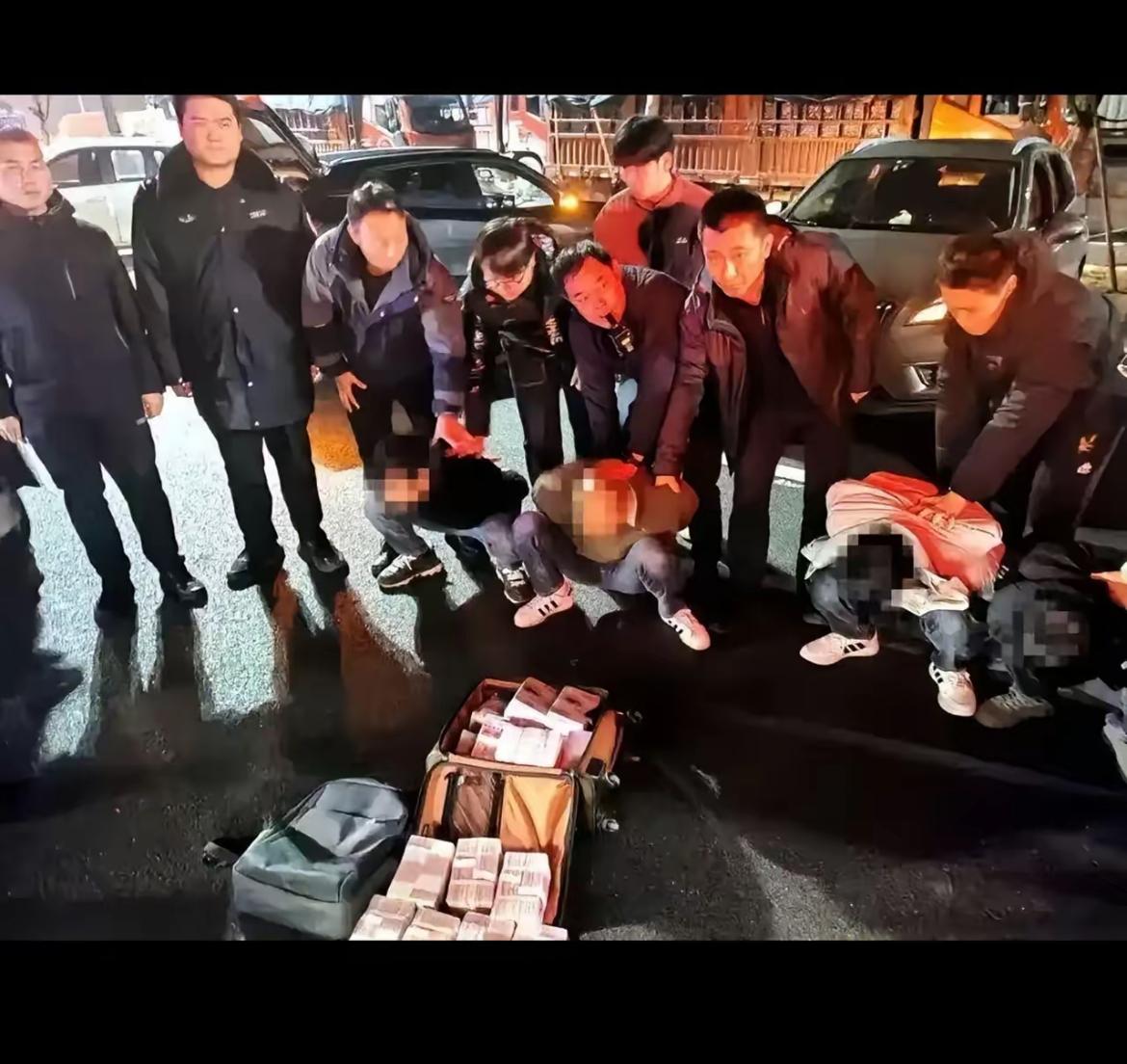 这边头还有抢现金的？

 2026年2月23日，发生在江苏省泰州市海凌区一起巨额