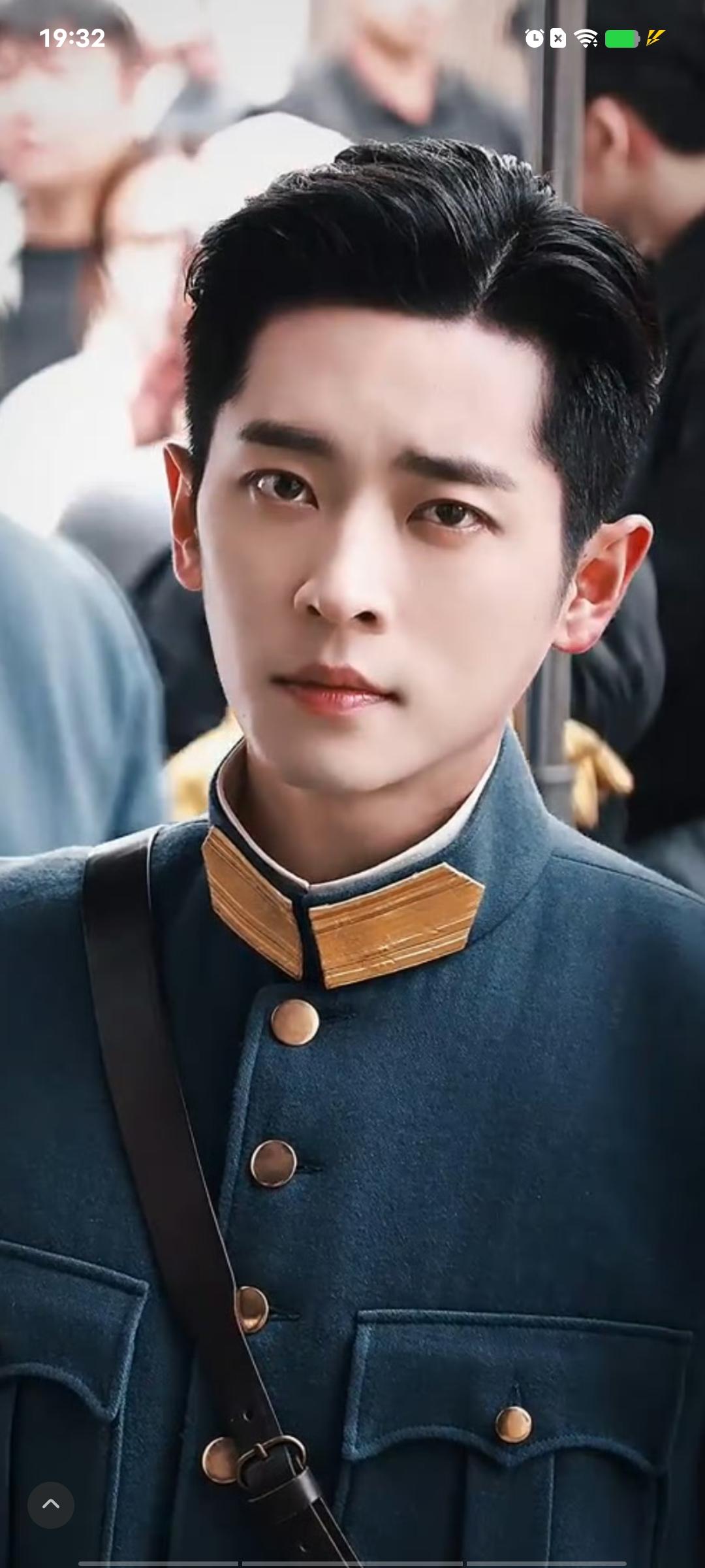 2025年有一位男明星强势出圈，你可能从来没听说过他，但今年9月他却在...