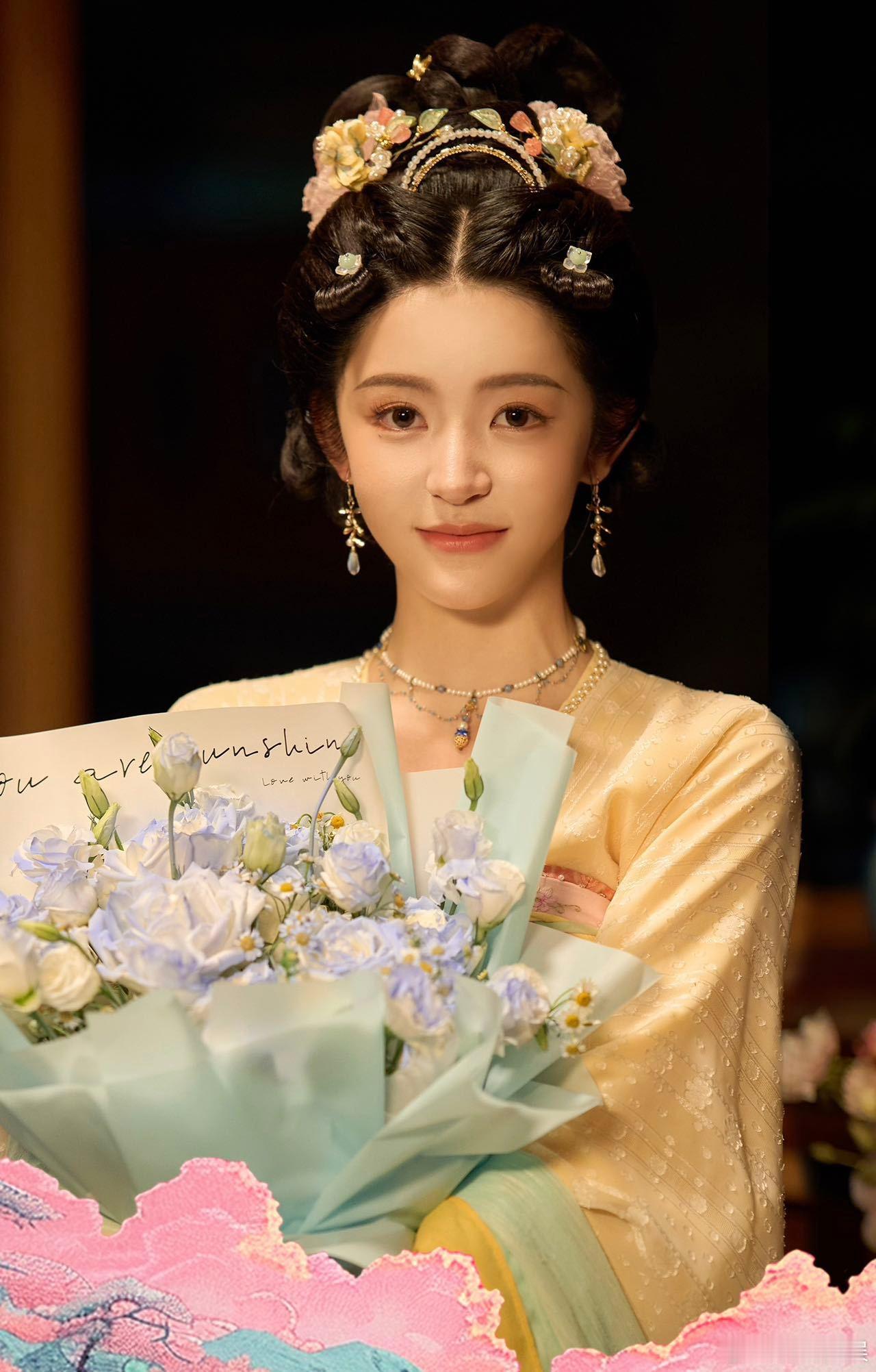 #永夜星河有自己的甜妹line#《永夜星河》开播，饶嘉迪的甜妹造型清新脱俗。她饰