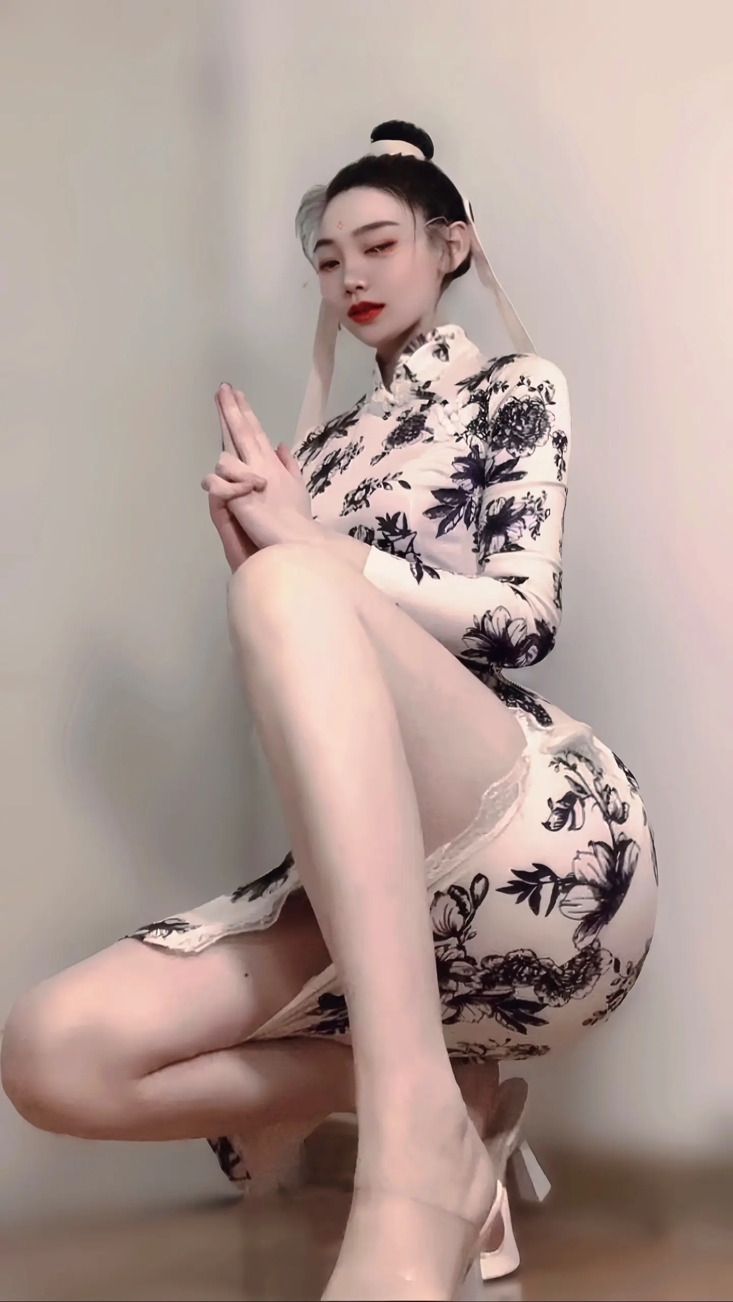 50岁依然保持好状态之。妩媚就是是你的原罪，实际上啥也没干，看起来老实...