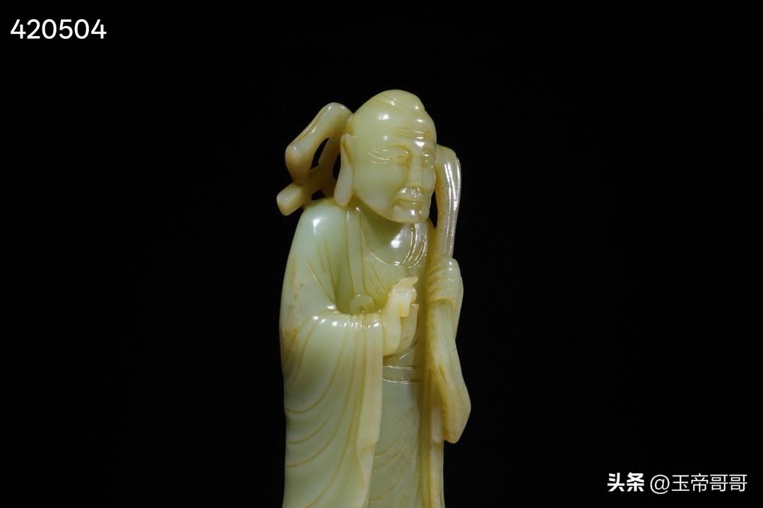 黄玉罗汉｜摆件
—————————
不包㡳座高13.5公分  宽5公分 重316
