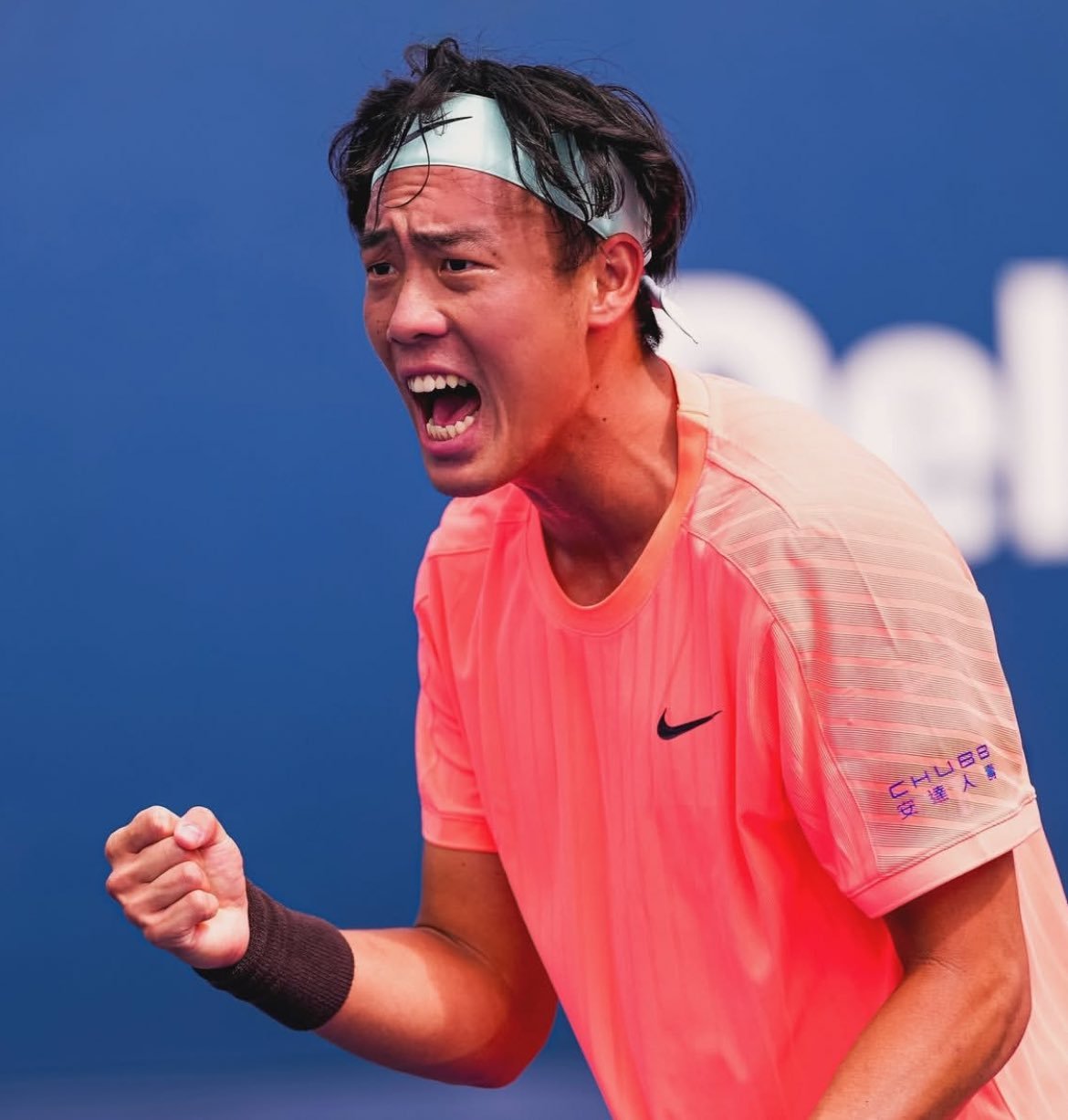 黄泽林创中国香港网球历史历史性时刻！从资格赛选手黄泽林以6-4/7-5/7-6(