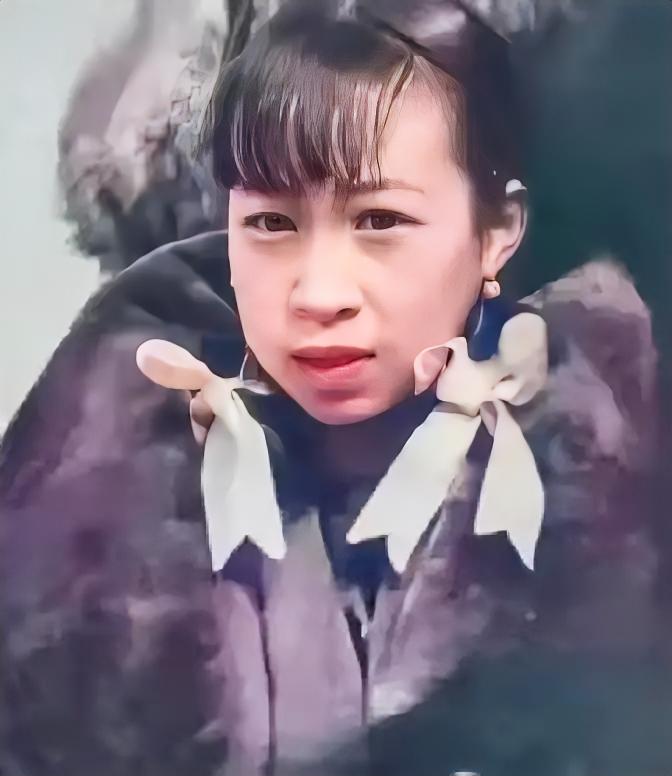 1945年，杨森最漂亮的九姨太蔡文娜正要上床睡觉，突然发现20军军长夏炯出现在自