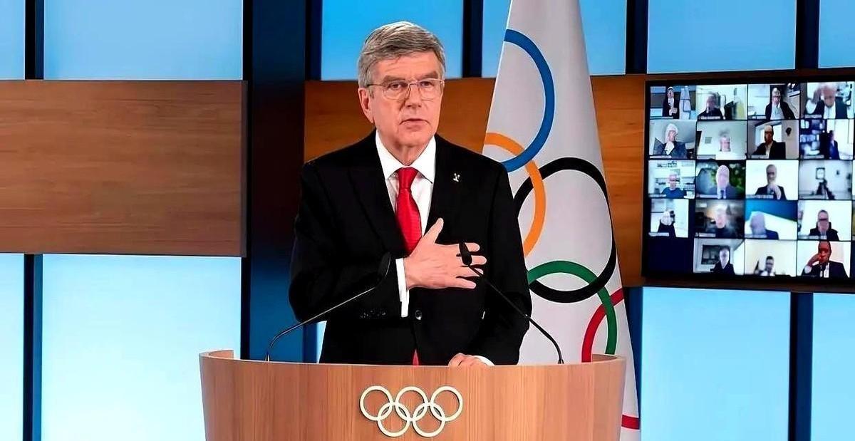 五年里，来了三次。国际奥委会那帮人，就差把“求求你”写在脸上了，变着法儿地想让中