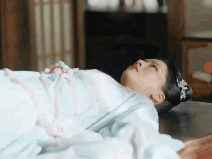 《锦绣安宁》罗宜宁被打晕，还与一男子关在了一起。她醒来的时候发现这一切，想逃跑来