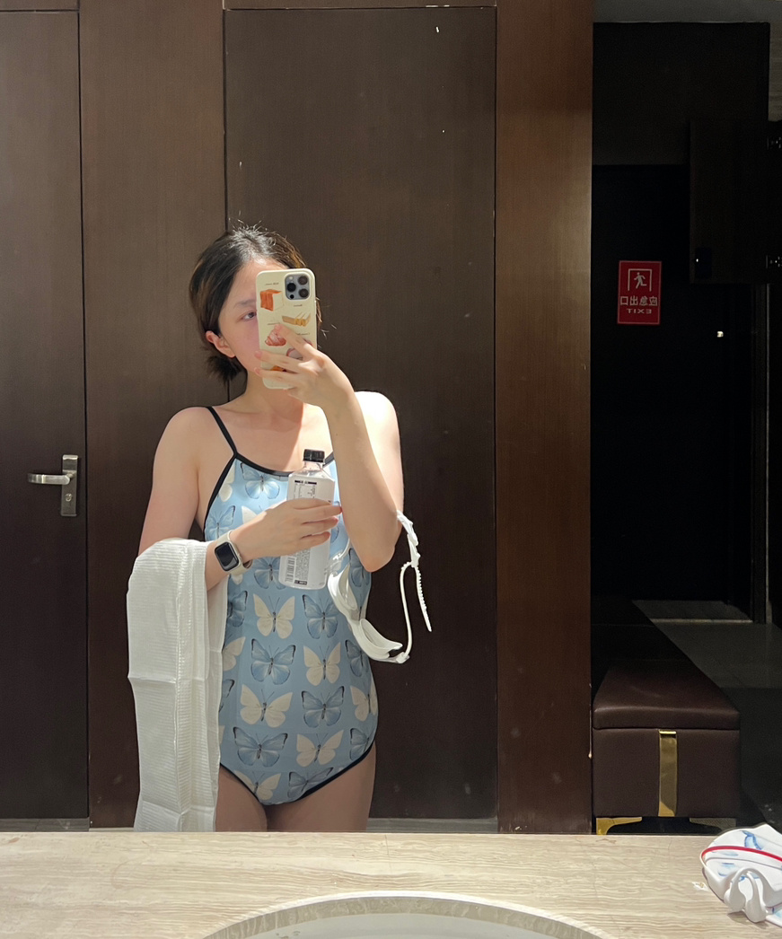 洗头日就是游泳日[耶]今天终于游进30分钟了！！求各位的大拇哥[赞] ​​​