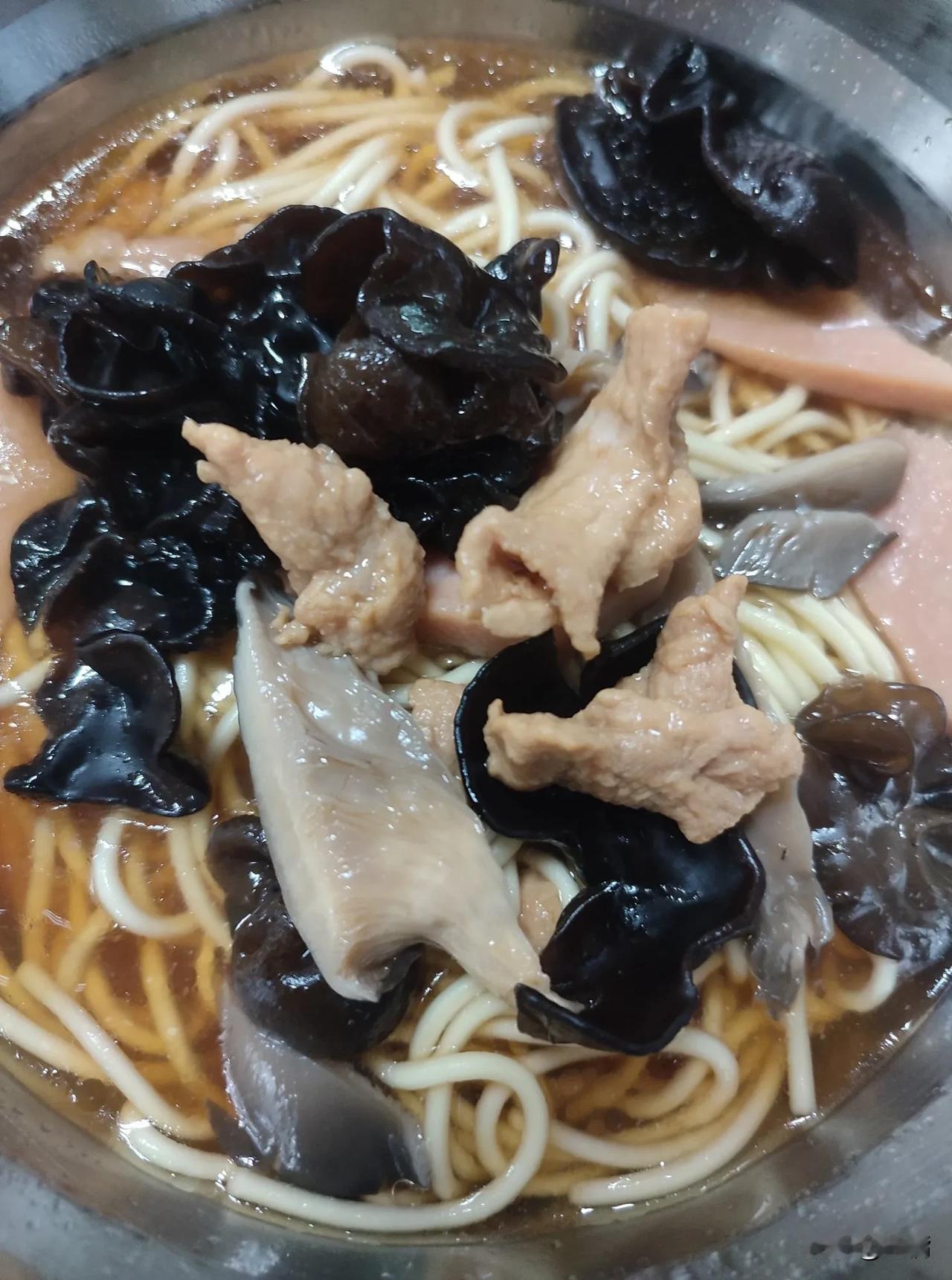 黑木耳肉丝面